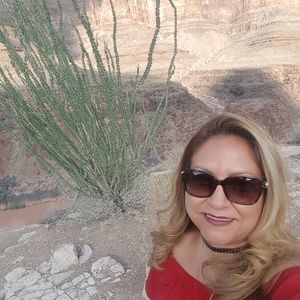 Meet your Posher, Adela